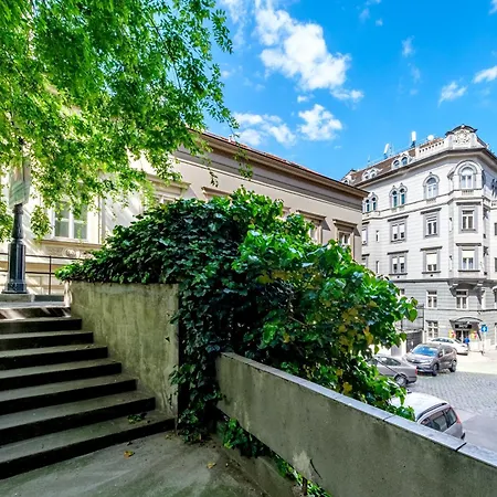 Chain Bridge 아파트