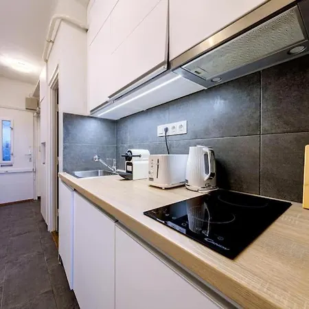 Chain Bridge Apartment *